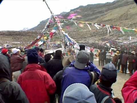 
Raising The Tarboche Pole at the annual Saga Dawa Festival at Mount Kailash - Tibet: Mit dem Motorrad zum Mount Kailash DVD
